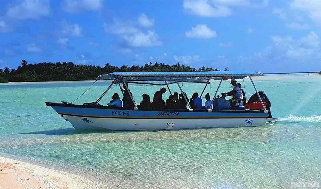 votre bateau pour tour au lagon bleu à Rangiroa durant votre séjour en Polynésie