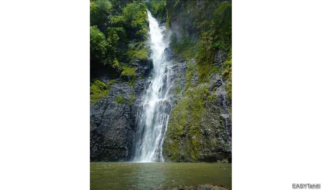 cascades de faarumai sur la cote est de l'ile de tahiti