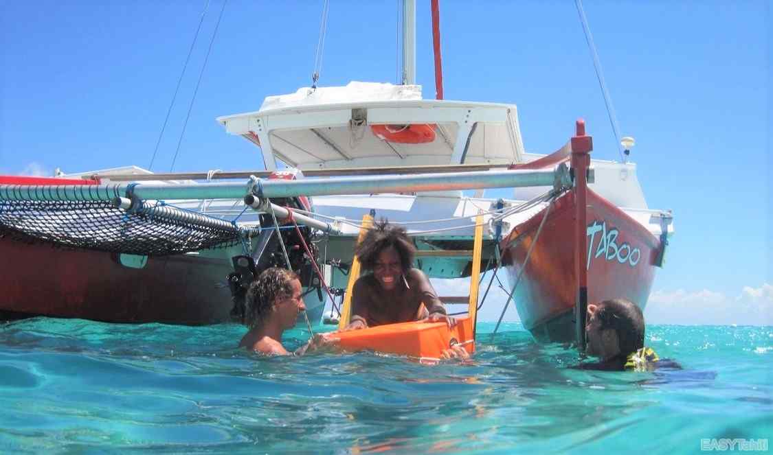 plonger dans le lagon de moorea pendant vos vacances en Polynésie