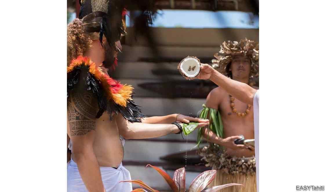 votre mariage traditionnel polynésien à Moorea pour votre voyage en Polynésie