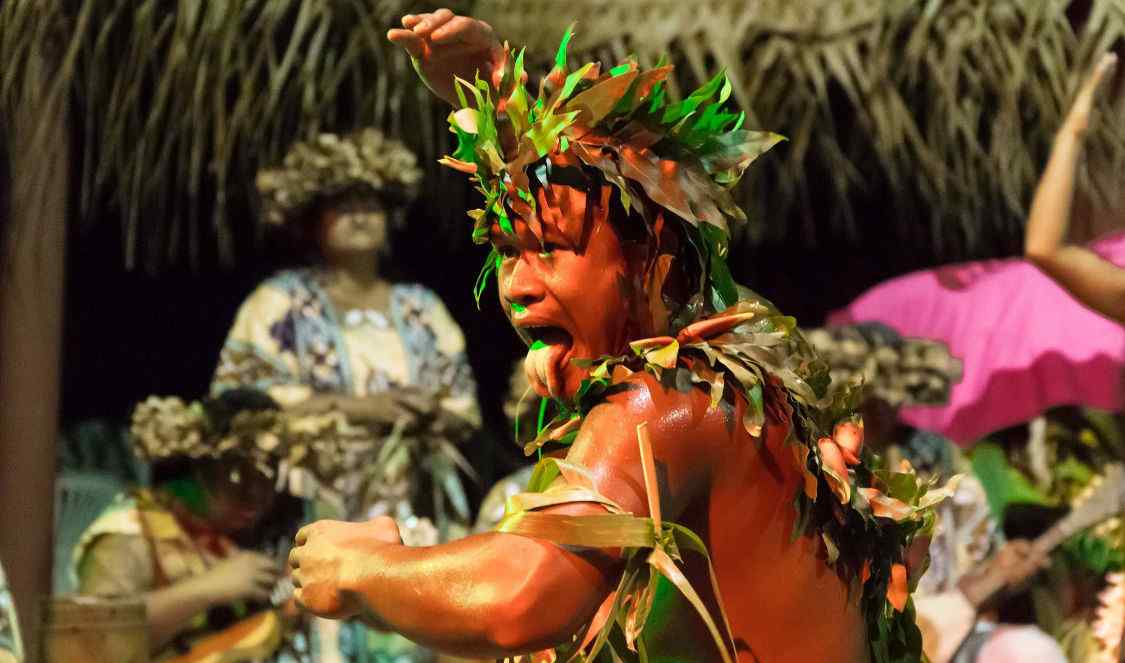 spectacle de danses tahtiennes durant votre voyage en Polynésie