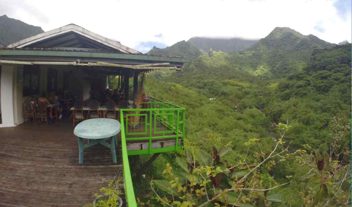 déjeuner dans la vallée de la Papenoo à Tahiti au restaurant de la Maroto durant votre voyage en Polynésie