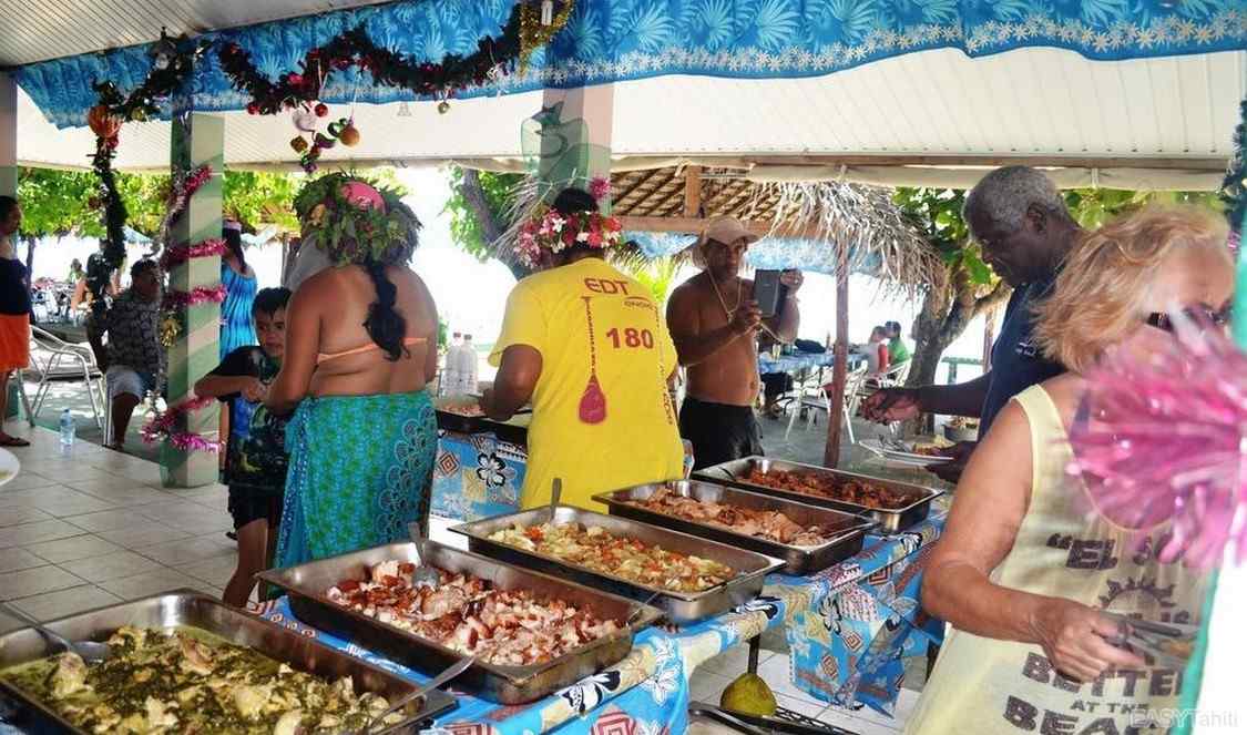 dégustez un déjeuner buffet polynésien à Tahaa durant votre voyage en Polynésie