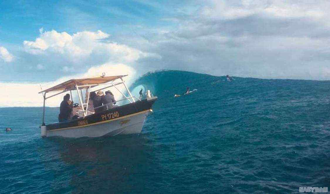 decouverte de la vague de teahupoo à Tahiti durant votre voyage en polyensie