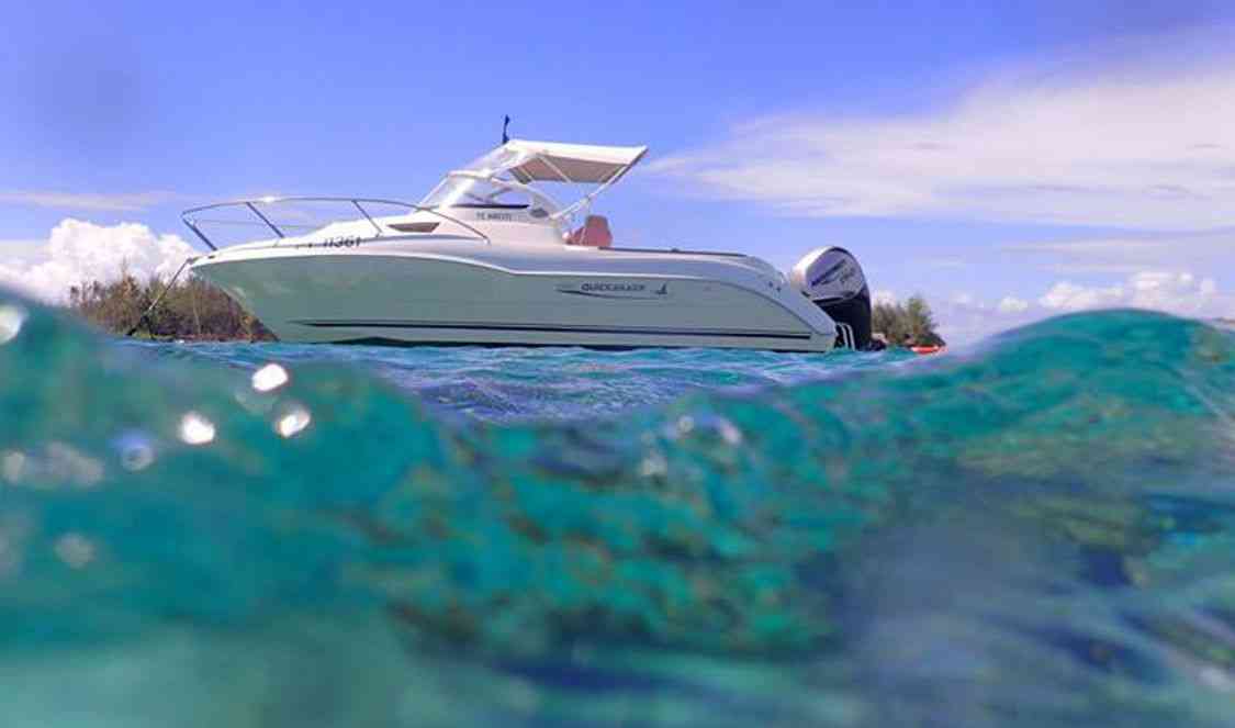 votre bateau à Bora Bora pour découvrir le lagon pendant votre voyageen Polynésie