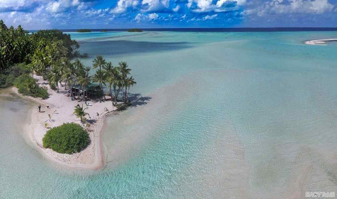 le lagon bleu vu du ciel à rangiroa, excursion durant votre voyage en Polynésie