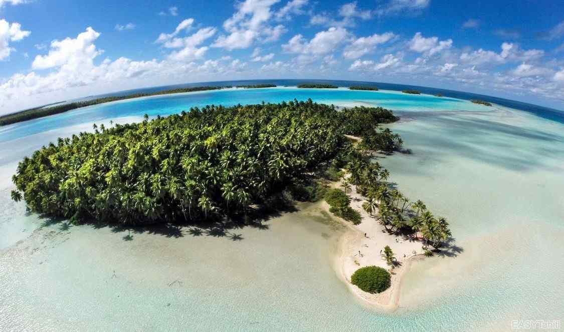 le lagon bleu à Rangiroa en Polynésie durant votre séjour à Tahiti