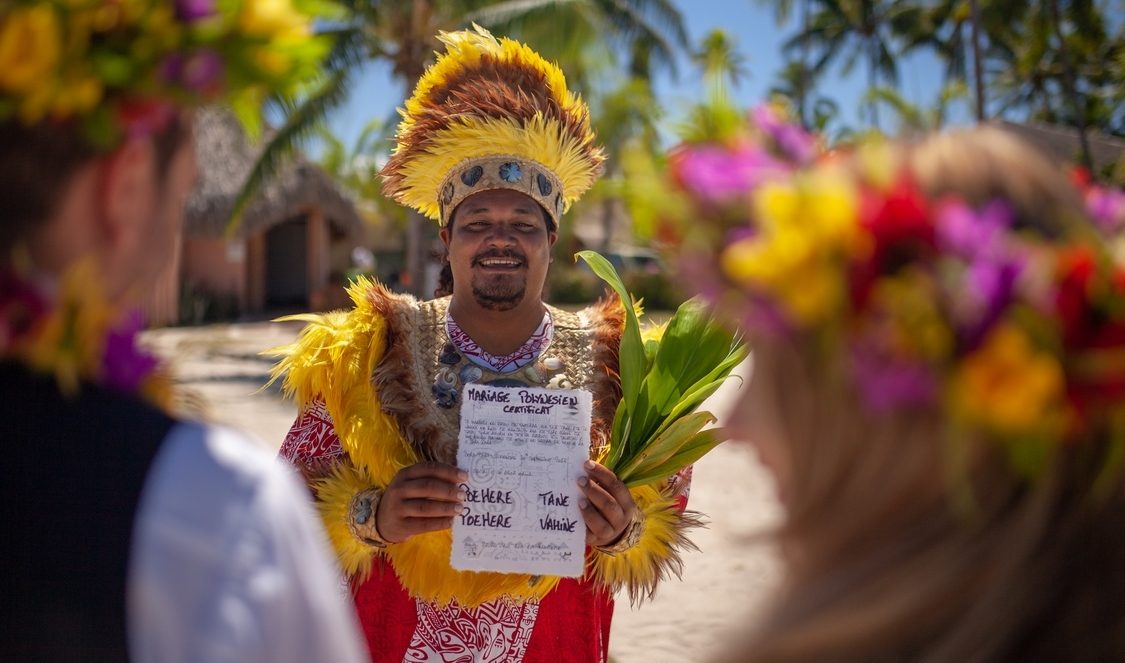 mariage tahitien avec danseurs à Bora Bora pendant votre voyage en Polynésie