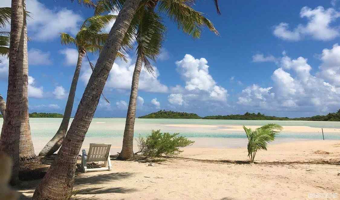plage et lagon au lagon bleu à Rangiroa à faire pendant vos vacances en Polynésie