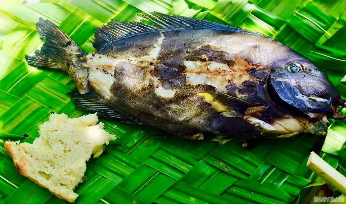 poisson grillé pour votre déjeuner au lagon bleu à Rangiroa durant votre voyage en Polynésie