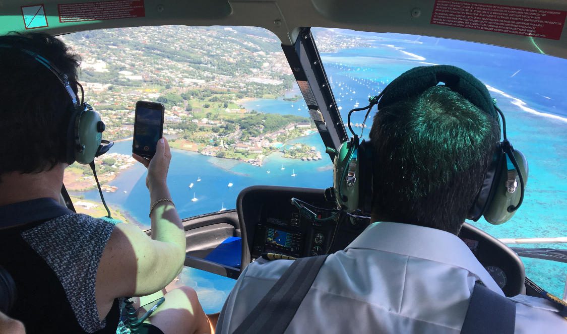 tour en hélicoptère avec prise de photographies à Tahiti en polynesie