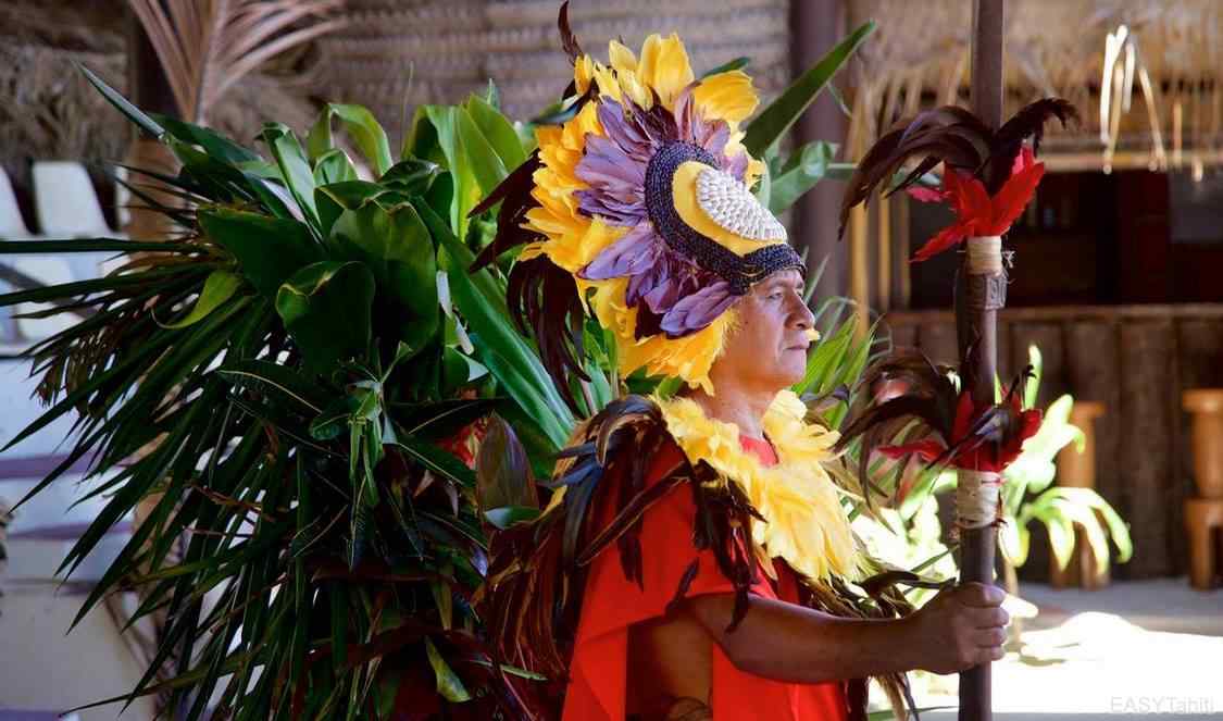 prêtre pour mariage polynésien au Tiki Village à Moorea en Polynésie