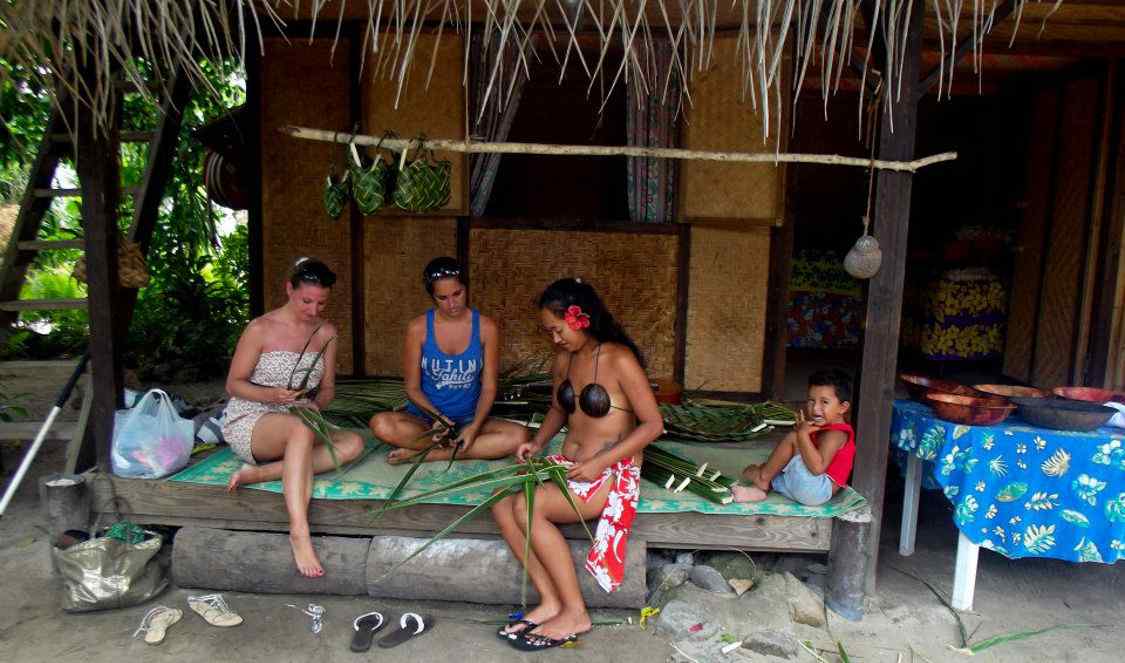 activité de découverte de la culture tahitienne à Moorea pendant votre voyage à Tahiti