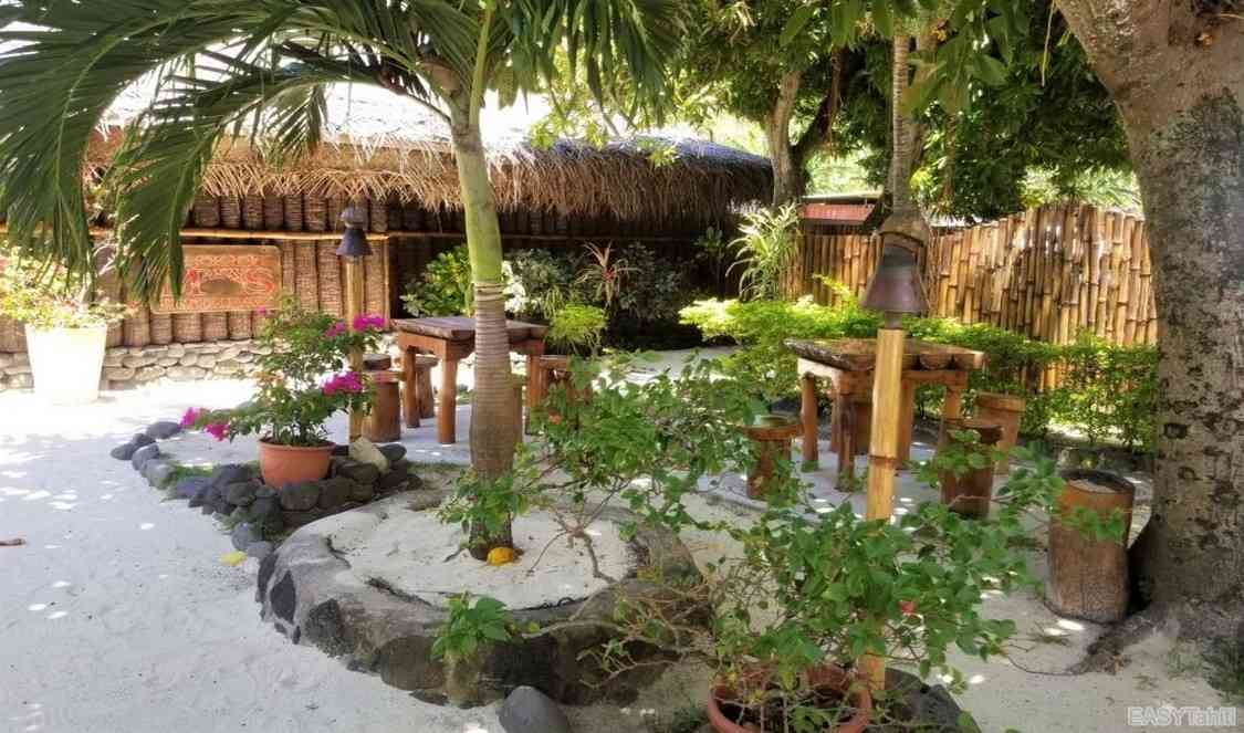 patio estérieur du restaurant bloody mary's parfait pour votre voyage à Bora Bora
