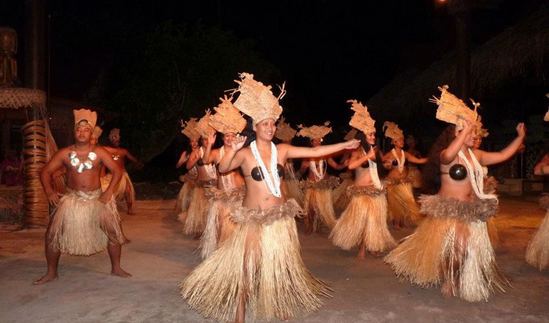 vahine dance show in Moorea French Polynesia for your next holiday