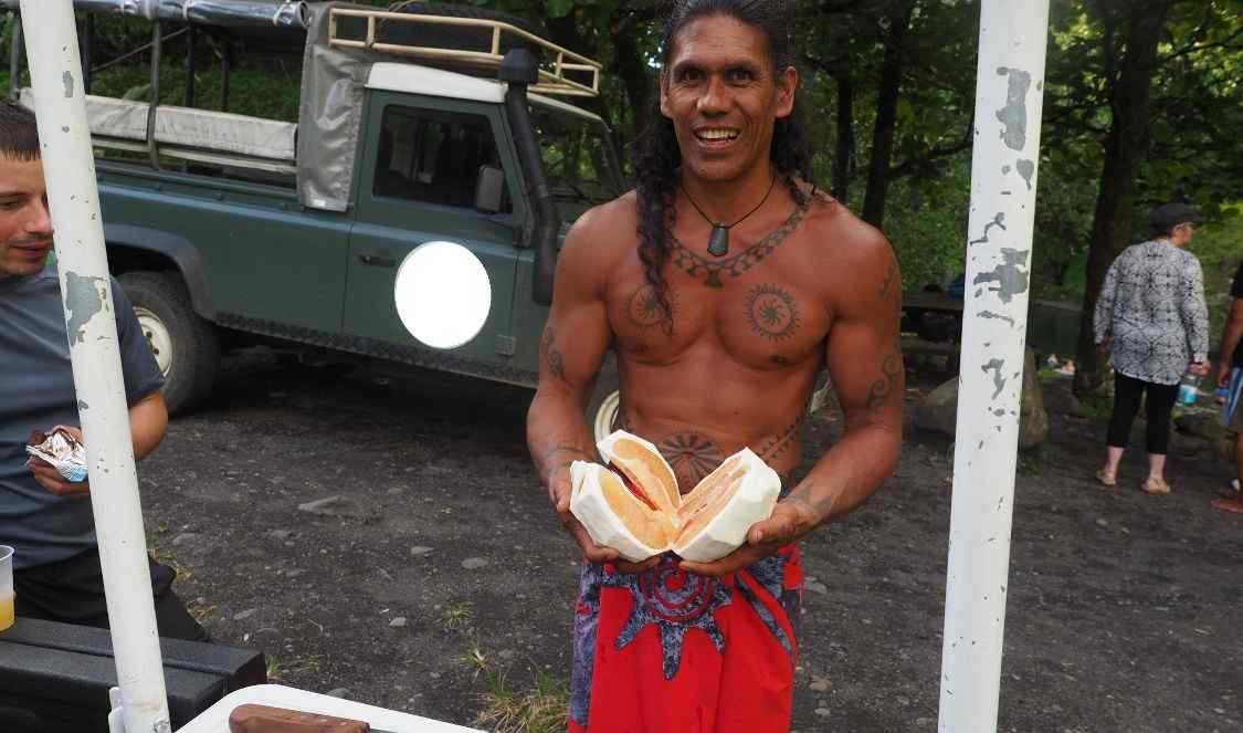 découverte des fruits tropicaux de Tahiti, durant votre excursion à la vallée de la Papenoo à Tahiti