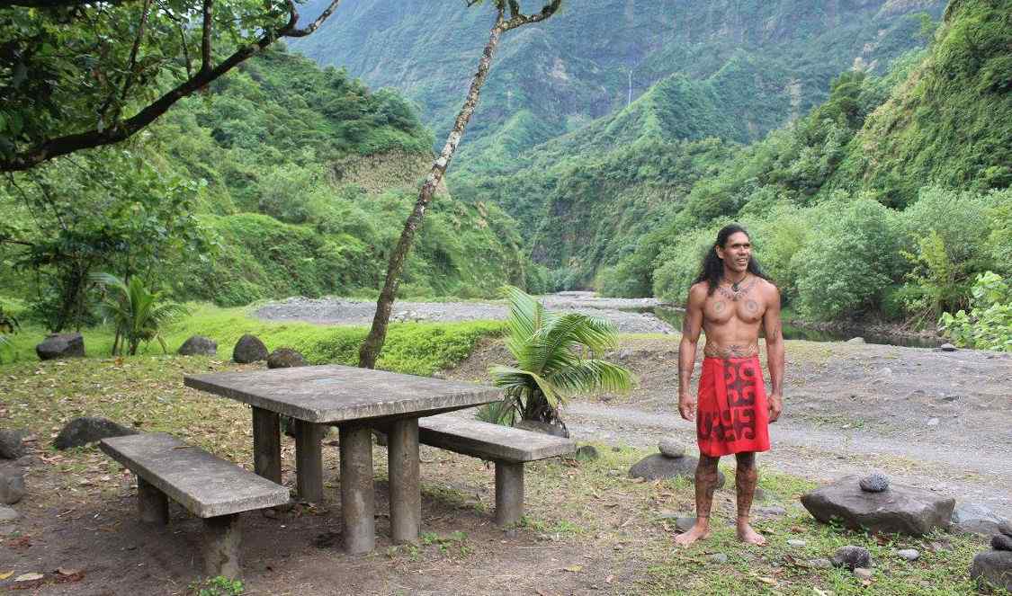 tour guidé de la vallée de la papenoo à tahiti, guide tahitien pour votre voyage en polynesie