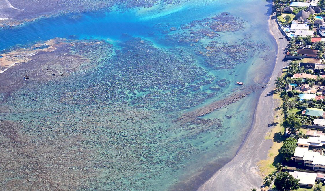 tour en hélicoptère avec vue sur le lagon à Tahiti en polynesie